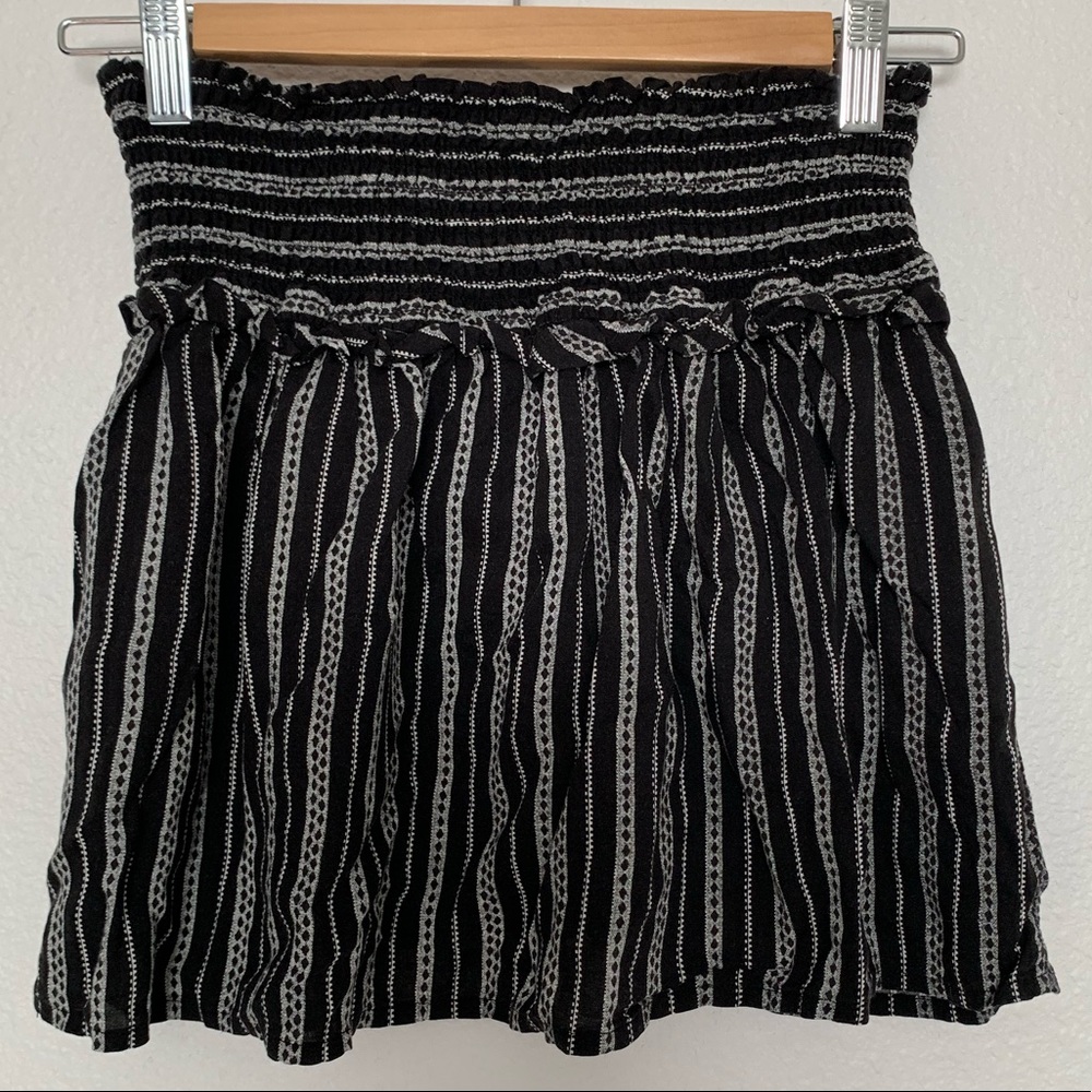Socialite | Women’s Mini Skirt Striped Print - Picture 1 of 2